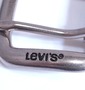 Levi's Wピンラインベルト ブラック×ホワイト: バックル部分刻印