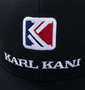 KARL KANI ロゴ刺繍スナップバックキャップ ブラック: フロント刺繍