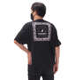KANGOL ペイズリープリント半袖Tシャツ ブラック: モデル着用バックスタイル