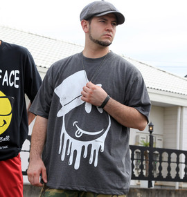 SMILEY FACE 半袖Tシャツ チャコール杢