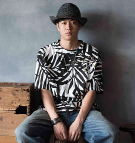 GLADIATE リーフ総柄半袖Tシャツ ホワイト