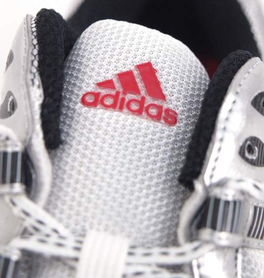 adidas シューズ シルバー