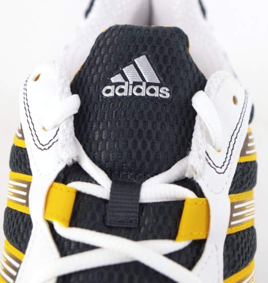 adidas シューズ ブラック×ホワイト
