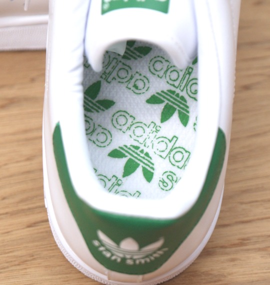 adidas シューズ ホワイト×グリーン