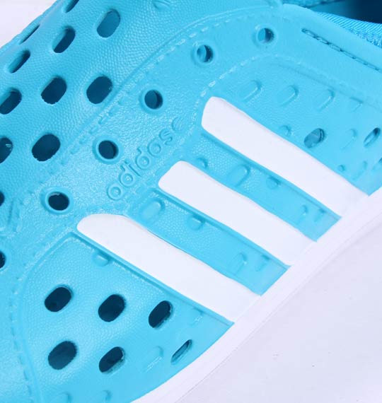 adidas サンダル ブルー