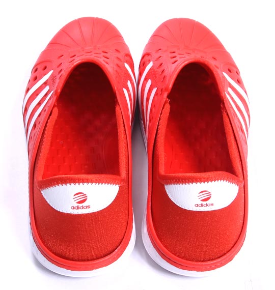 adidas サンダル レッド