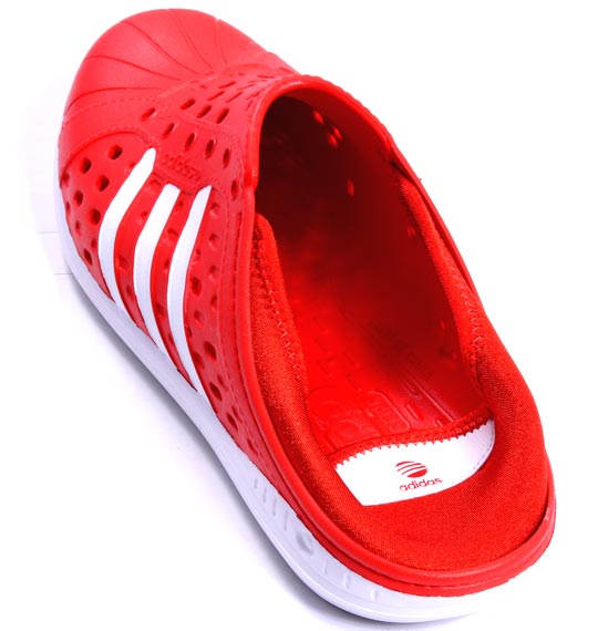 adidas サンダル レッド