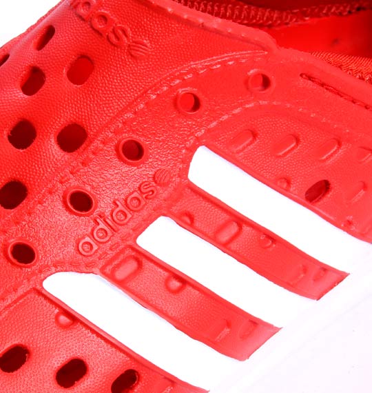 adidas サンダル レッド