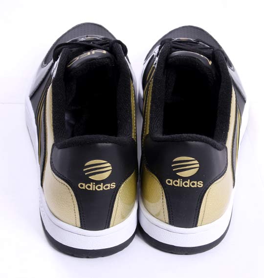 adidas スニーカー ブラック
