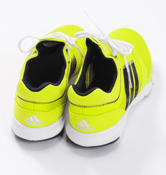 adidas スニーカー イエロー