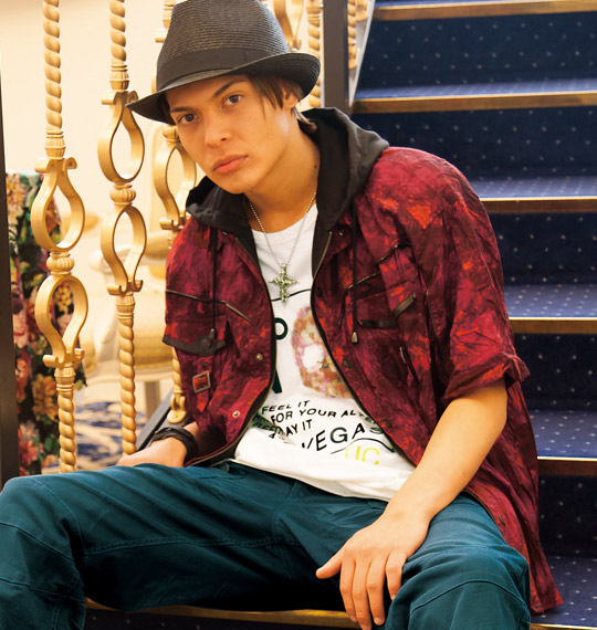 in the attic タイダイ染めフード付半袖シャツ ボルドー