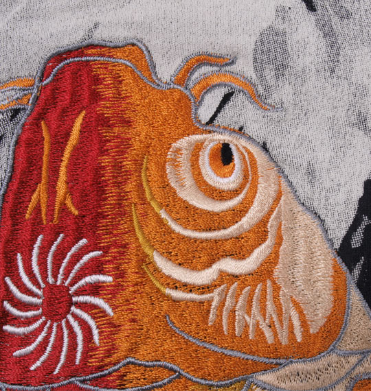 絡繰魂 富士に登鯉刺繍半袖Tシャツ ブラック