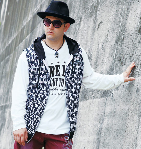 WILD LIFE 総柄パーカーベスト+長袖VTシャツ ホワイト×ブラック