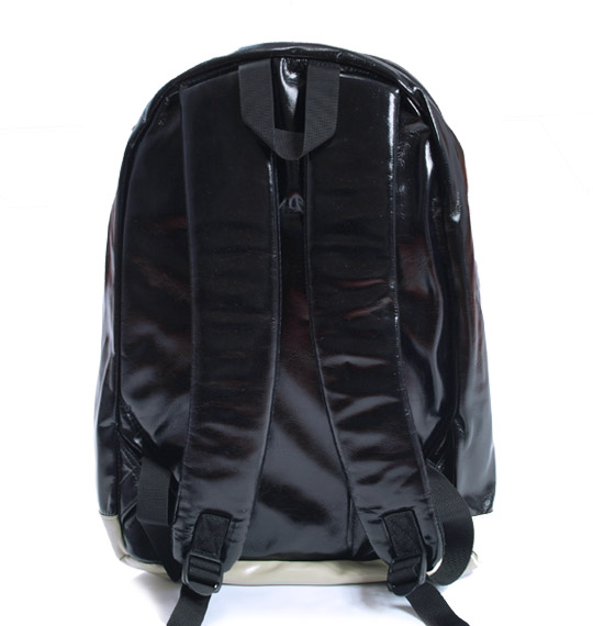 OUTDOOR PRODUCTS ネオシャイニングPUデイパック ブラック