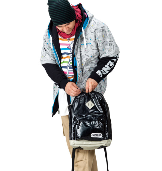 OUTDOOR PRODUCTS ネオシャイニングPUデイパック ブラック