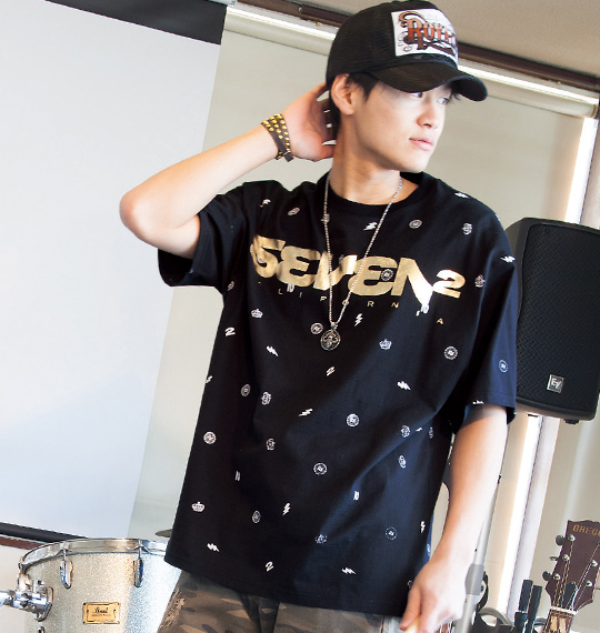 SEVEN2 総柄プリント半袖Tシャツ ブラック
