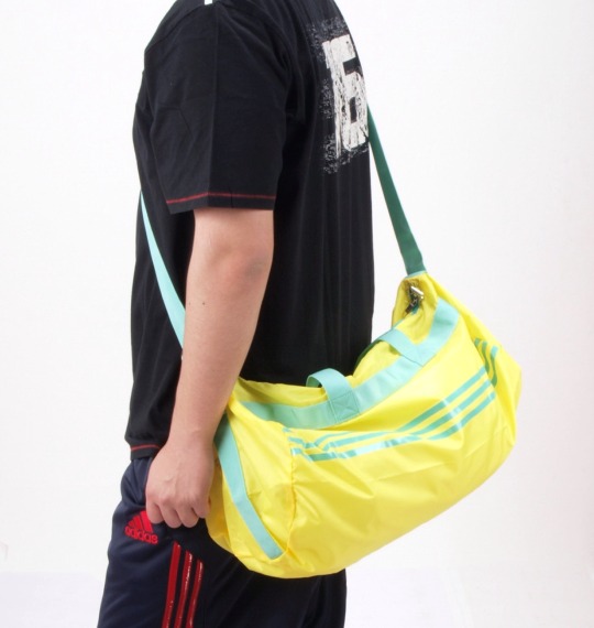 adidas ポケッタブルダッフルバッグ イエロー