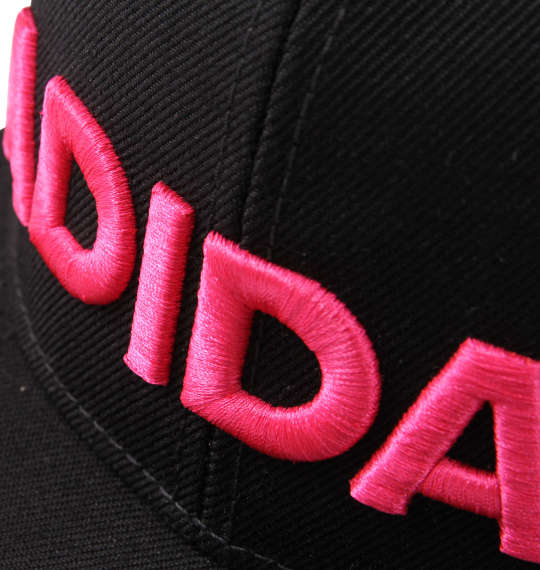 adidas リニアロゴスナップバックキャップ ブラック×ピンク