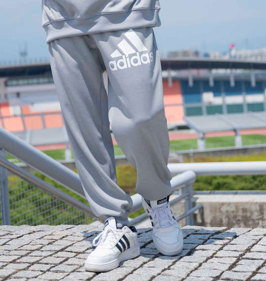 adidas パンツ　デニム風スウェットパンツ　Mサイズ