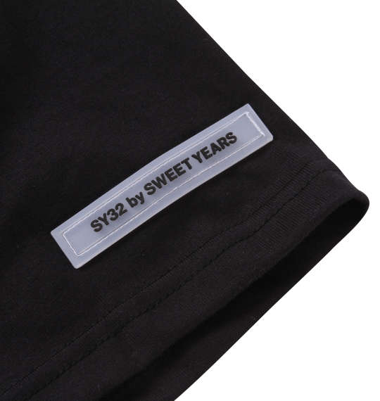 SY32 by SWEET YEARS カレッジロゴ半袖Tシャツ ブラック